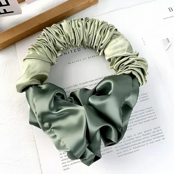 Ulta | Hair Curling Overnight Satin Scrunchie in Green - Picture 7 of 7